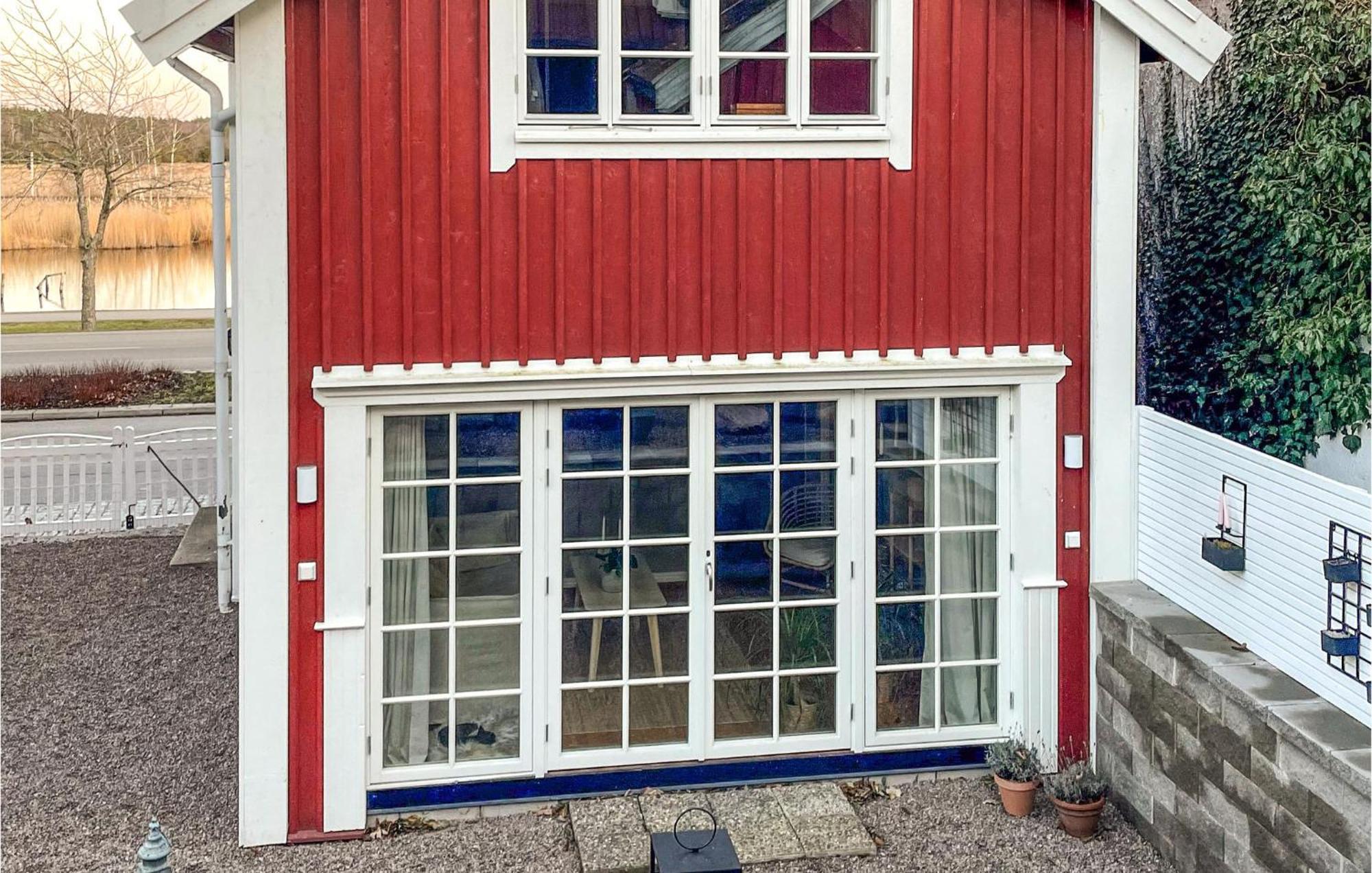 1 Bedroom Lovely Home In Moensteras Exteriör bild